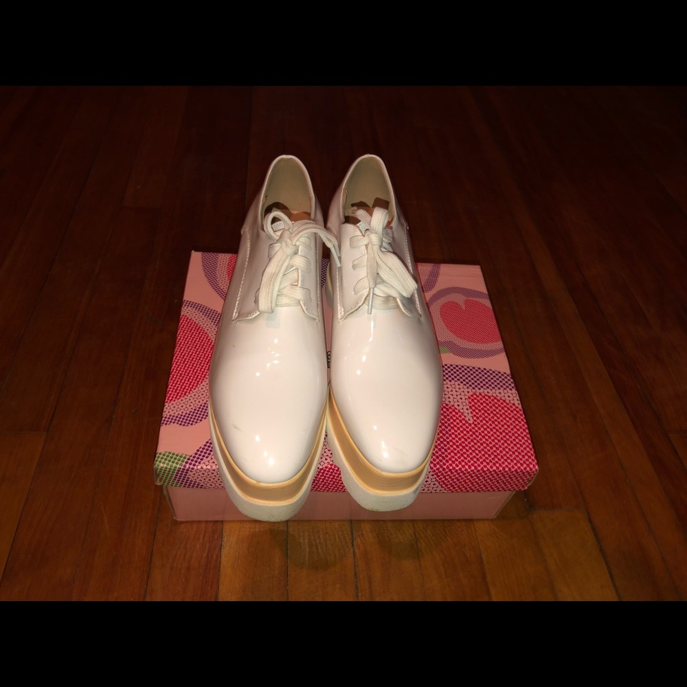 Comfortable shoes! Great condition! Barely worn